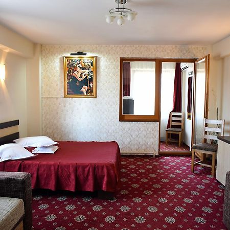 Hotel Tudor Плоещ Екстериор снимка